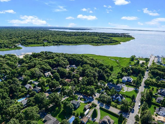 16 Foster Crossing, East Quogue, NY 11942