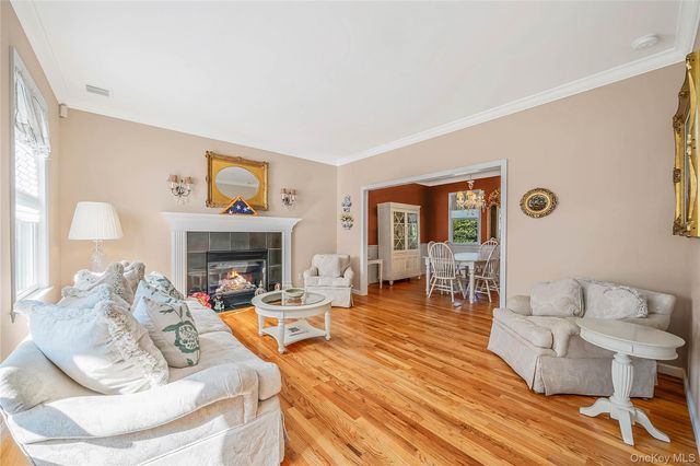 16 Foster Crossing, East Quogue, NY 11942