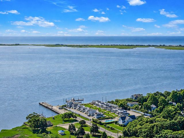 16 Foster Crossing, East Quogue, NY 11942