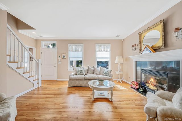 16 Foster Crossing, East Quogue, NY 11942
