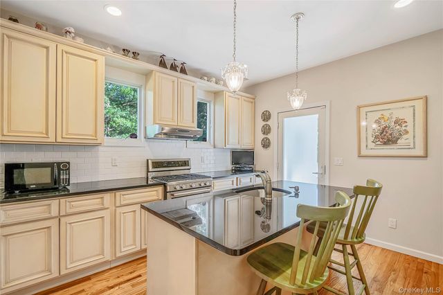 16 Foster Crossing, East Quogue, NY 11942