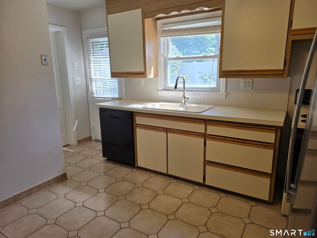 1 Albers Road, Danbury, CT 06811