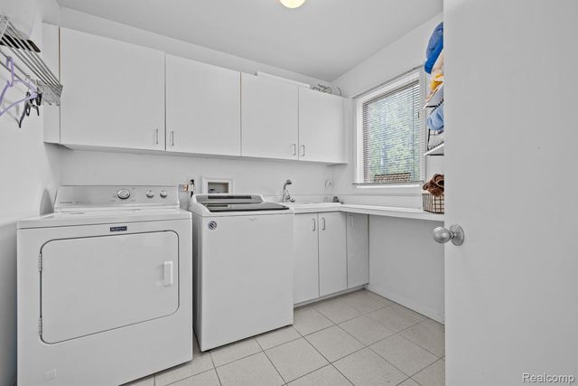 10785 Oxbow Lakeshore Drive, White Lake Charter Township, MI 48386