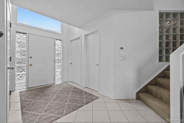 10785 Oxbow Lakeshore Drive, White Lake Charter Township, MI 48386