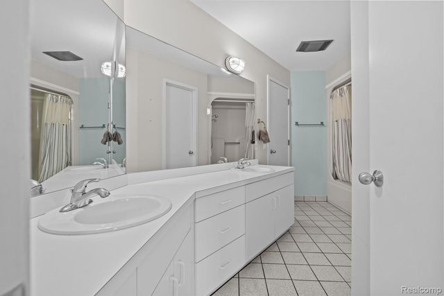 10785 Oxbow Lakeshore Drive, White Lake Charter Township, MI 48386