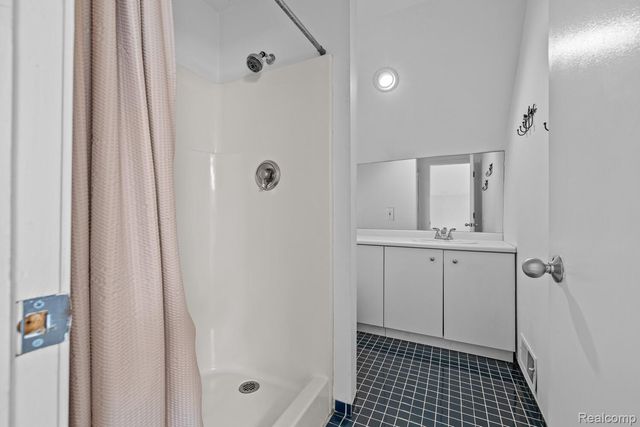 10785 Oxbow Lakeshore Drive, White Lake Charter Township, MI 48386