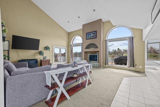 10785 Oxbow Lakeshore Drive, White Lake Charter Township, MI 48386