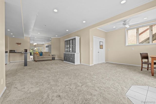 10785 Oxbow Lakeshore Drive, White Lake Charter Township, MI 48386