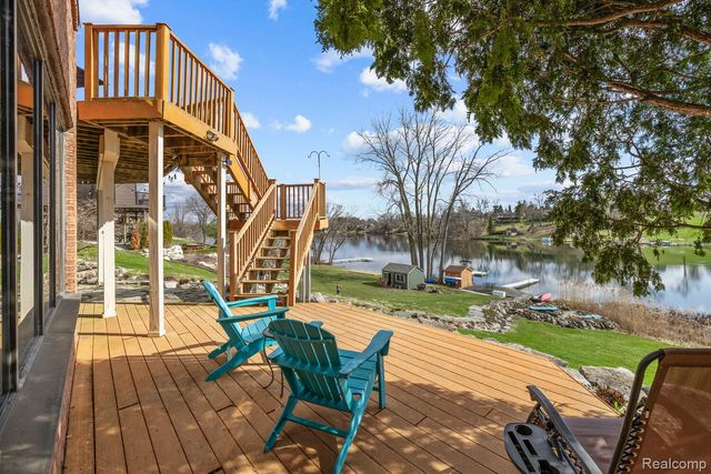 10785 Oxbow Lakeshore Drive, White Lake Charter Township, MI 48386