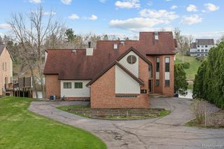 10785 Oxbow Lakeshore Drive, White Lake Charter Township, MI 48386