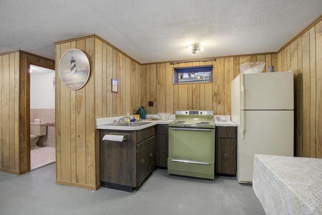 12 Candlewood Lane APT 2-3, Dennis Port, MA 02639