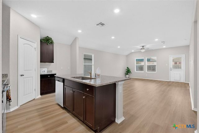 941 Armadillo Drive, Seguin, TX 78155