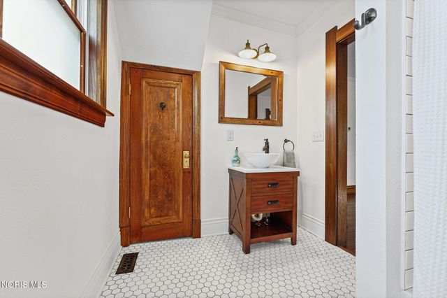 604 River Road, Maumee, OH 43537