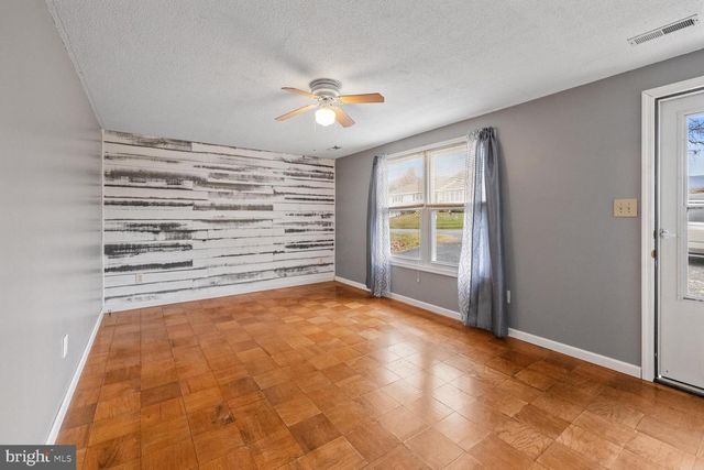 100 ORCHARD ST, Edinburg, VA 22824