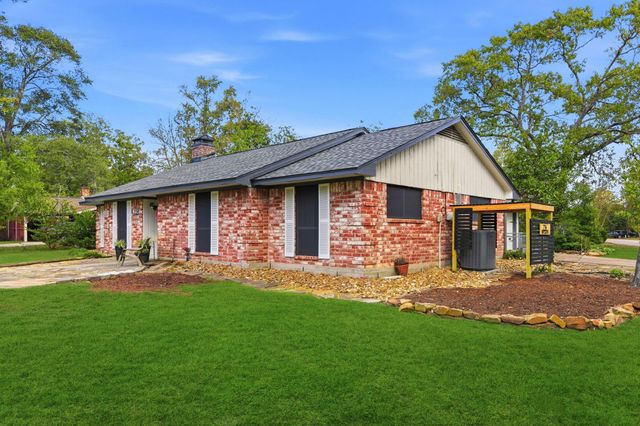 236 Point Clear Drive, Conroe, TX 77304