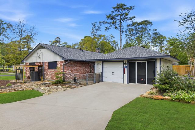 236 Point Clear Drive, Conroe, TX 77304