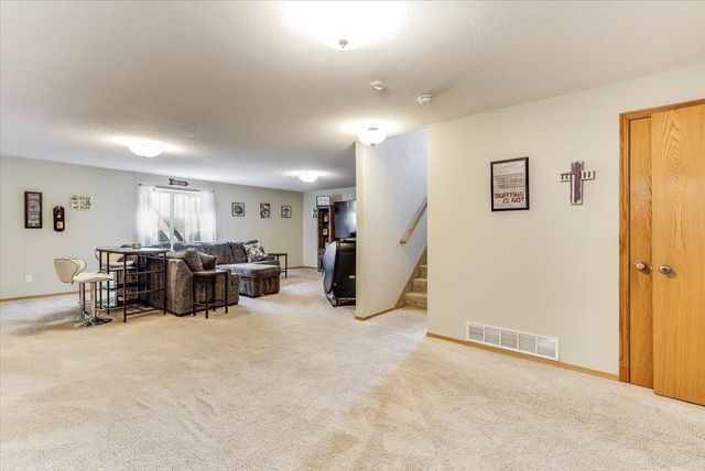 2049 S Crestline Ct, Wichita, KS 67209