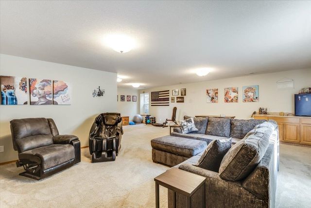 2049 S Crestline Ct, Wichita, KS 67209