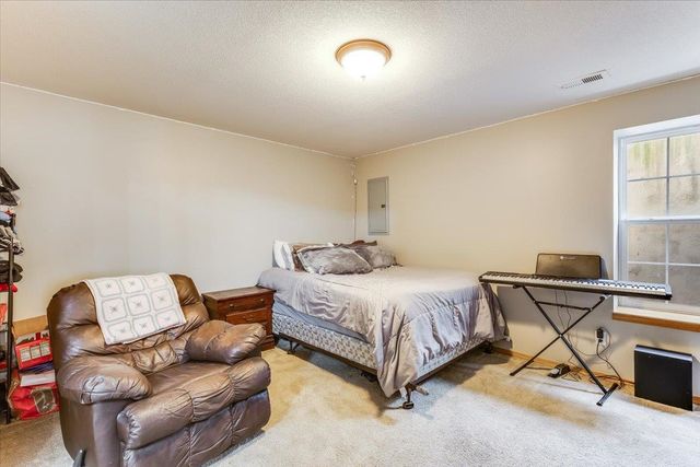 2049 S Crestline Ct, Wichita, KS 67209