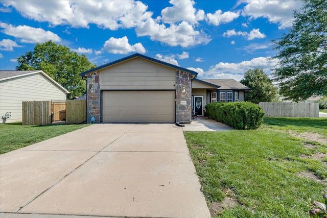 2049 S Crestline Ct, Wichita, KS 67209