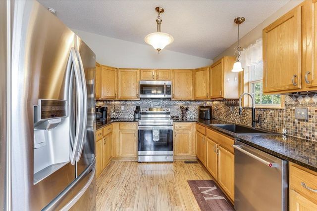 2049 S Crestline Ct, Wichita, KS 67209