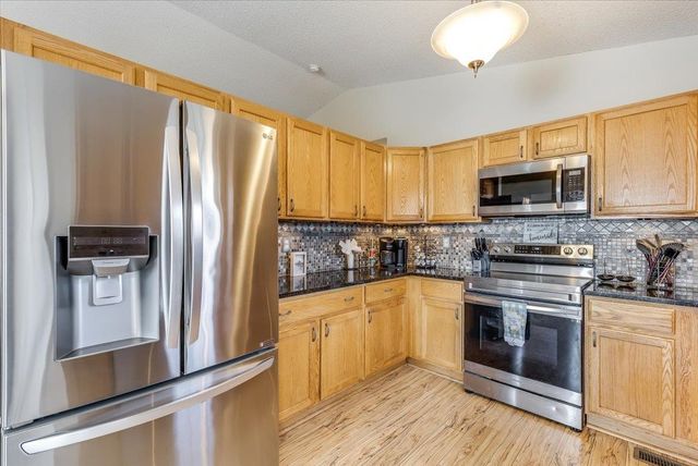 2049 S Crestline Ct, Wichita, KS 67209