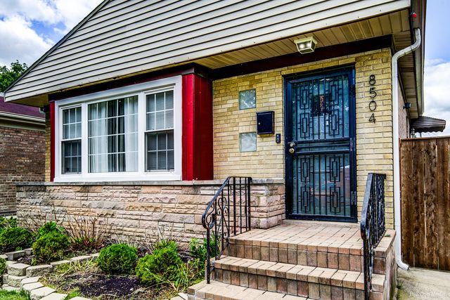 8504 S Calumet Avenue, Chicago, IL 60619