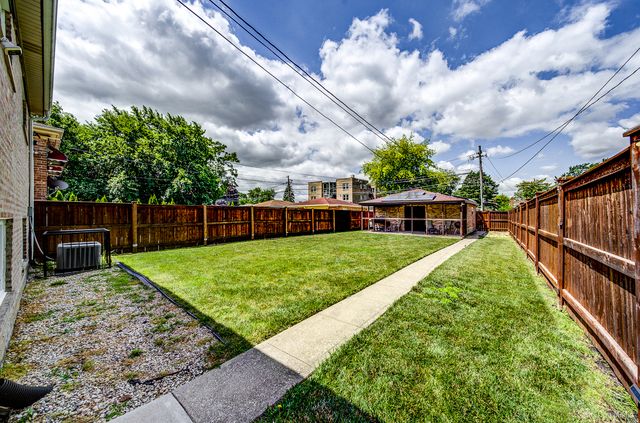 8504 S Calumet Avenue, Chicago, IL 60619