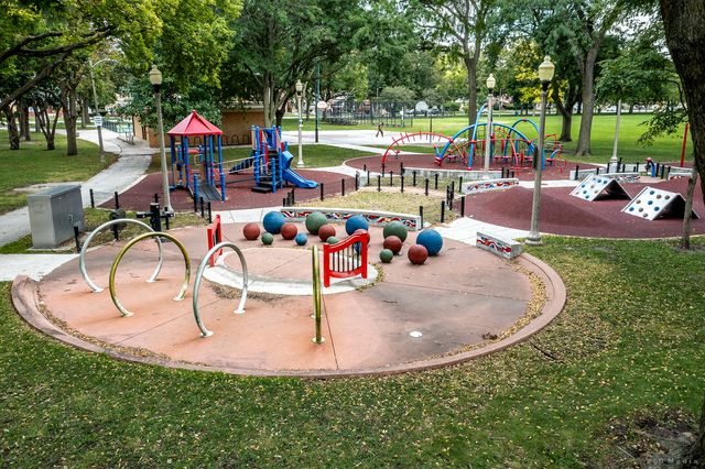 8504 S Calumet Avenue, Chicago, IL 60619