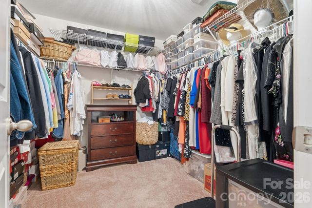 2438 Dewey Creek Lane, Charlotte, NC 28216