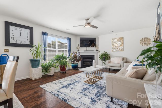 2438 Dewey Creek Lane, Charlotte, NC 28216