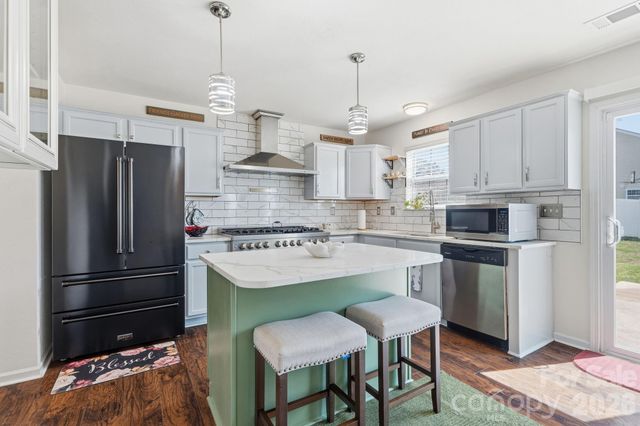 2438 Dewey Creek Lane, Charlotte, NC 28216