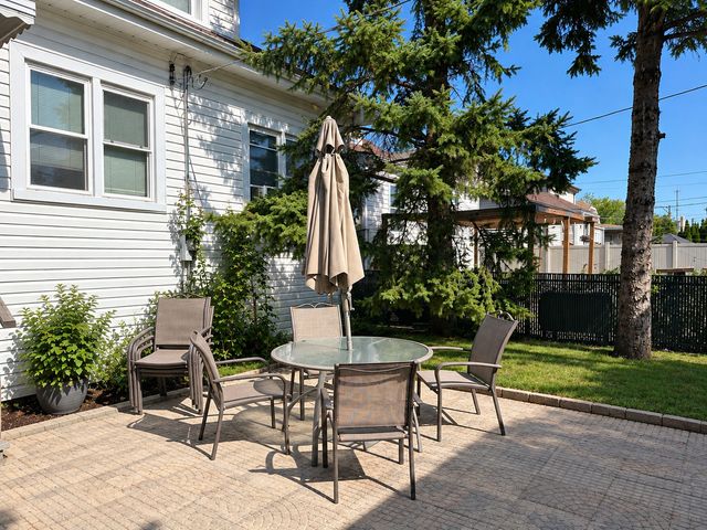 5720 N Manton Avenue, Chicago, IL 60646