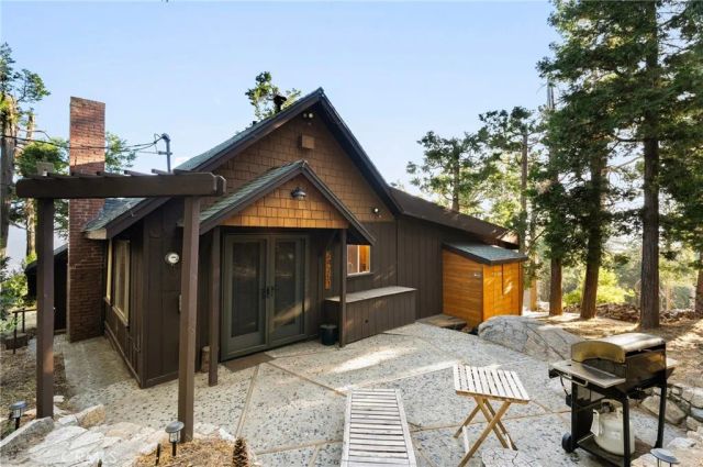 24251 Great View, Crestline, CA 92325