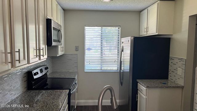 8300 PLAZA GATE Lane 1193, Jacksonville, FL 32217