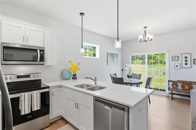 6028 Redfield Drive, Farmington, NY 14425