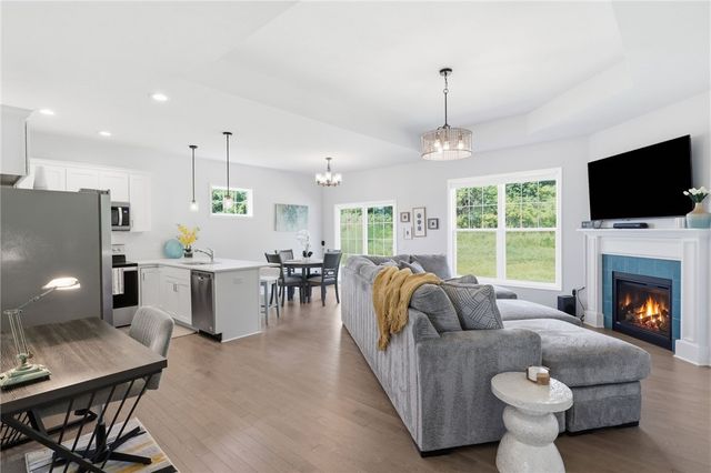 6028 Redfield Drive, Farmington, NY 14425