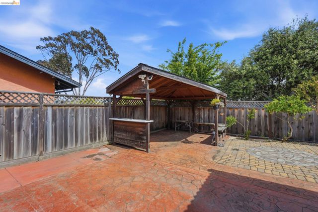 3305 Fir Ave, Alameda, CA 94502