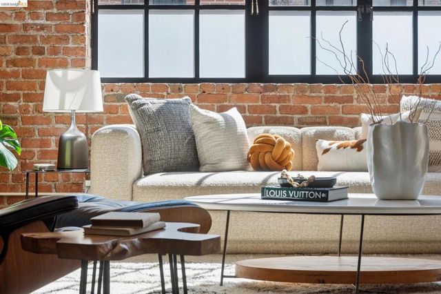 425 E 11th St 17, Oakland, CA 94606