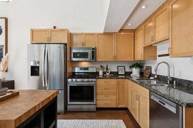 425 E 11th St 17, Oakland, CA 94606