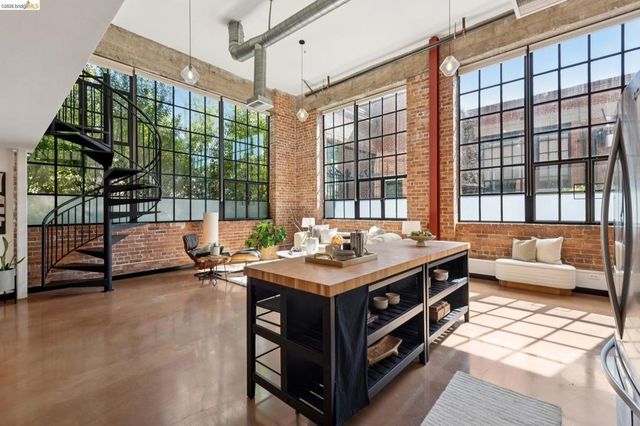 425 E 11th St 17, Oakland, CA 94606