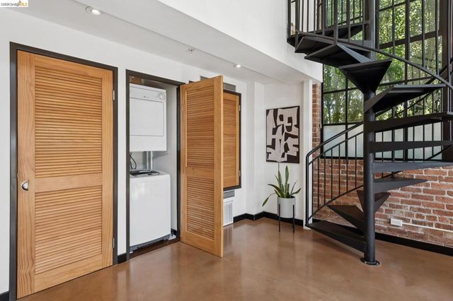 425 E 11th St 17, Oakland, CA 94606