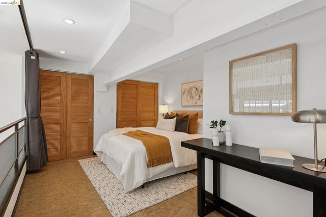 425 E 11th St 17, Oakland, CA 94606