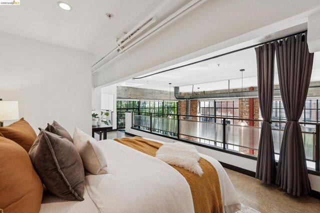 425 E 11th St 17, Oakland, CA 94606