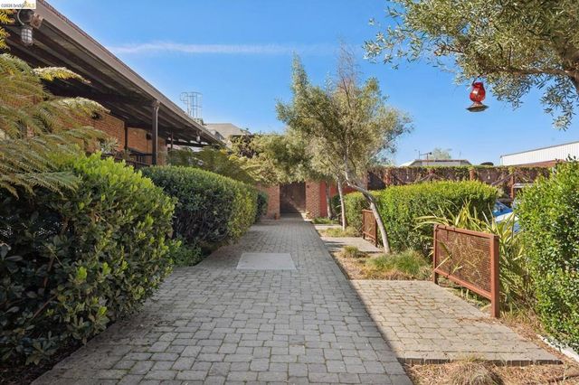 425 E 11th St 17, Oakland, CA 94606