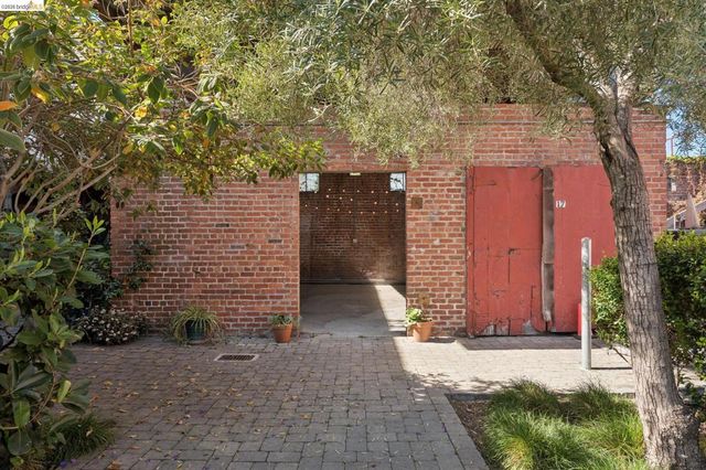 425 E 11th St 17, Oakland, CA 94606