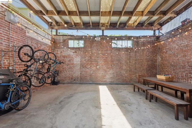 425 E 11th St 17, Oakland, CA 94606