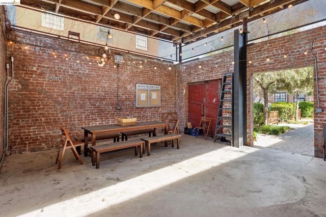 425 E 11th St 17, Oakland, CA 94606