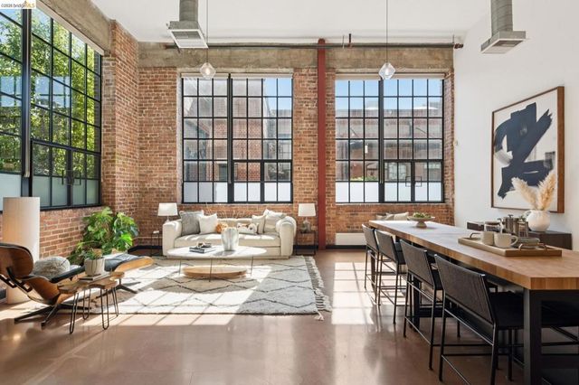 425 E 11th St 17, Oakland, CA 94606