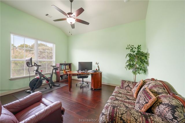 230 Lawrence Marshall Drive, Hempstead, TX 77445